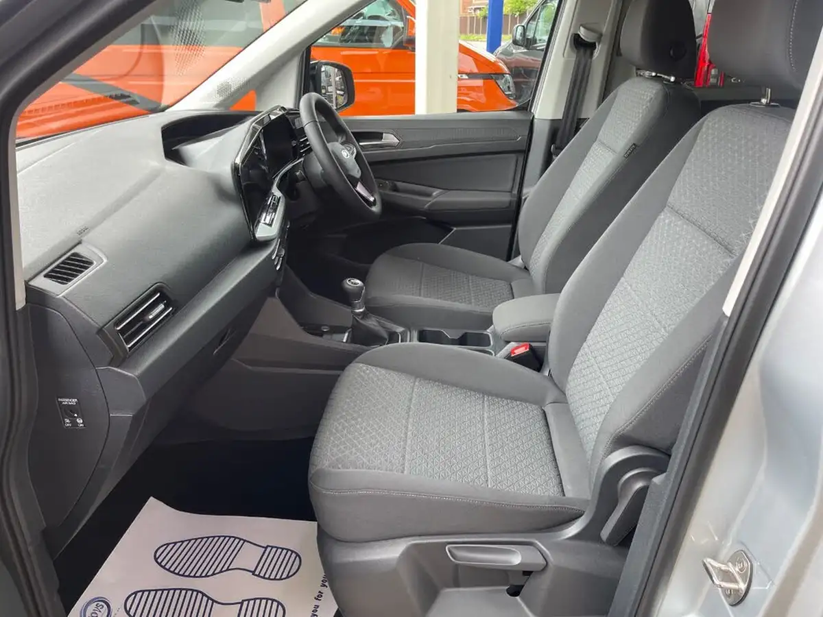 2024-ford-tourneo-connect-20-titanium-big-10