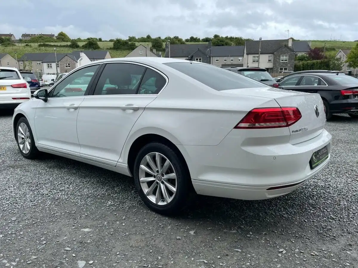 2016-volkswagen-passat-20tdi-se-business-saloon-4d-big-4