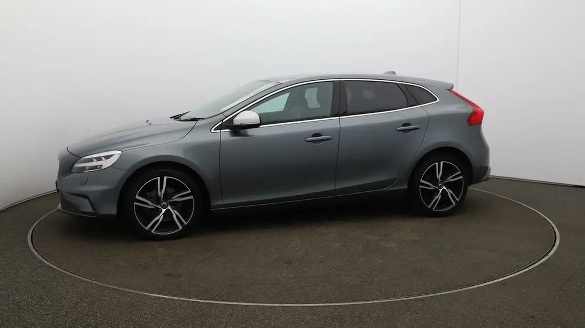 2019-volvo-v40-20-t2-r-design-edition-big-65
