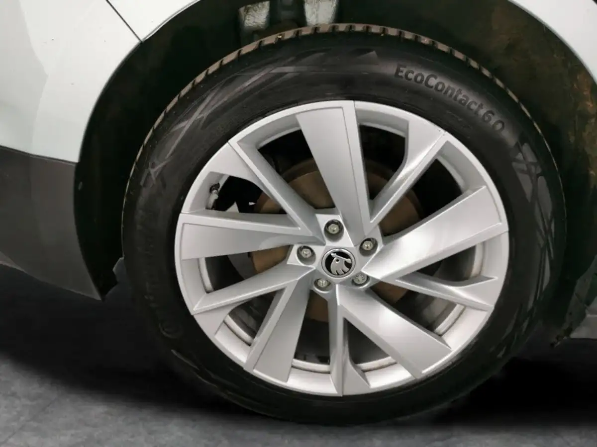 2021-skoda-enyaq-e-60-62-kwh-big-37