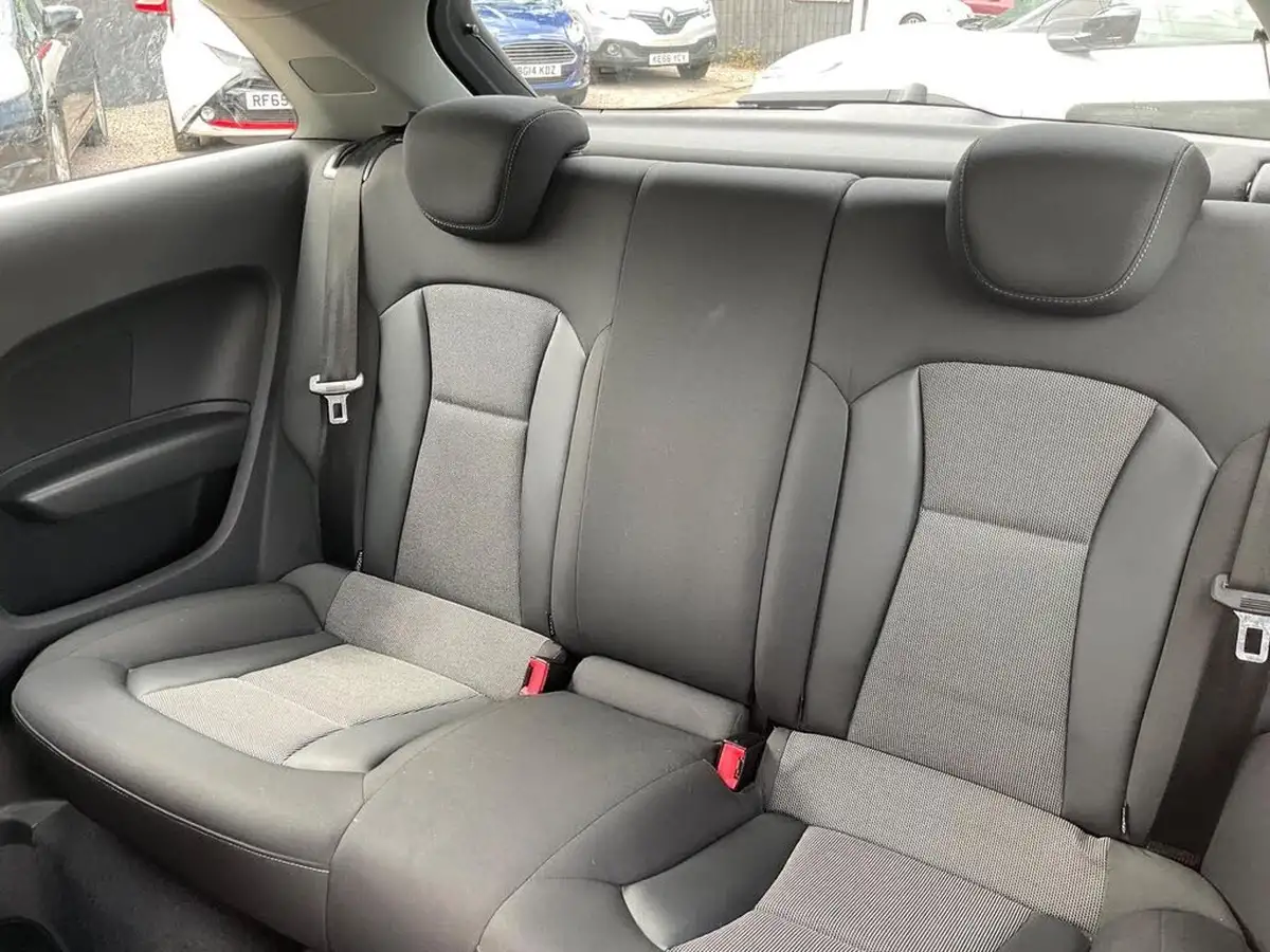 2011-audi-a1-14-sport-tfsi-hatchback-3d-big-22