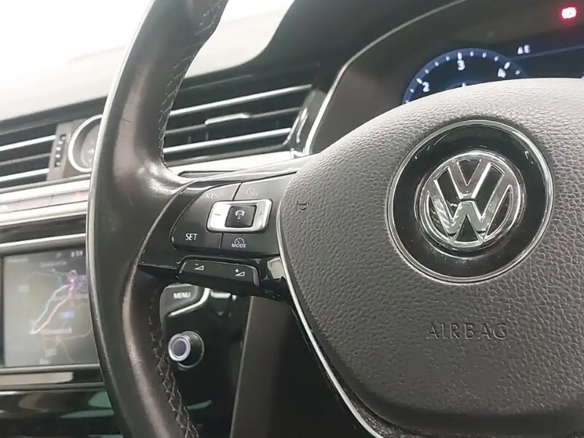 2017-volkswagen-passat-20tdi-gt-150ps-ss-estate-5d-dsg-big-10