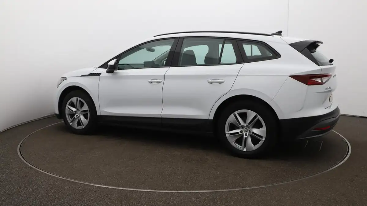 2022-skoda-enyaq-e-60-big-46