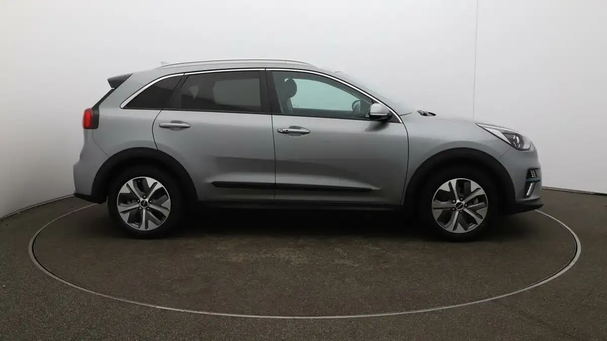 2022-kia-niro-ev-e-2-big-50