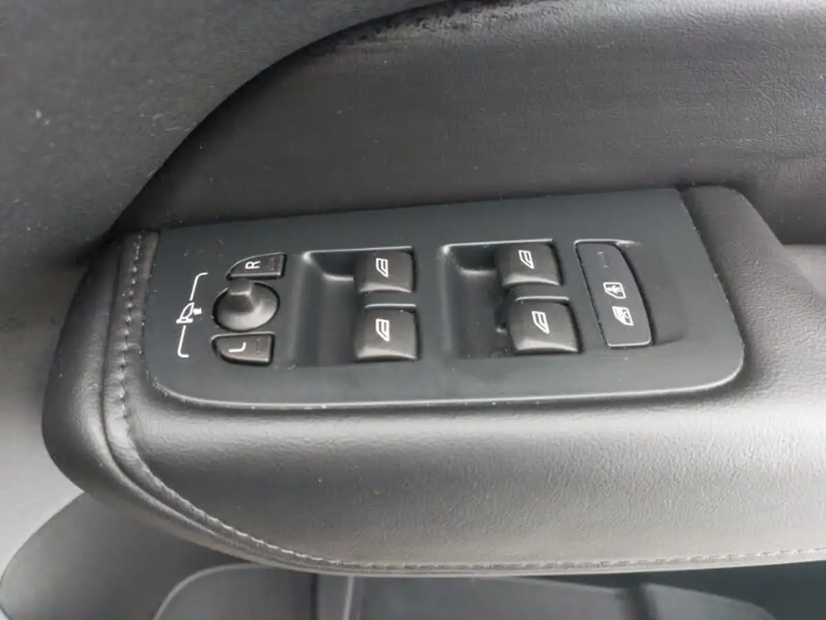 2023-volvo-xc60-20-b5-plus-big-18