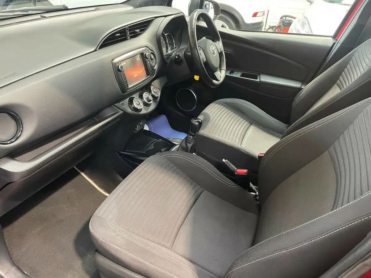 2016-toyota-yaris-133-design-big-10