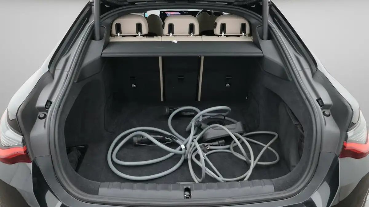 2022-bmw-i4-e-m50-big-17