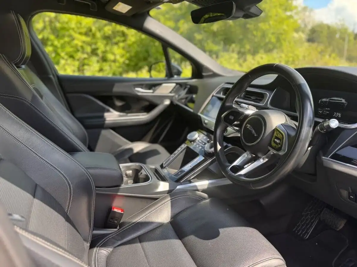2021-jaguar-i-pace-ev400-black-big-15