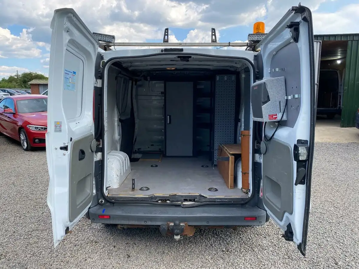 2014-vauxhall-vivaro-20td-2900-swb-115ps-panel-van-big-9