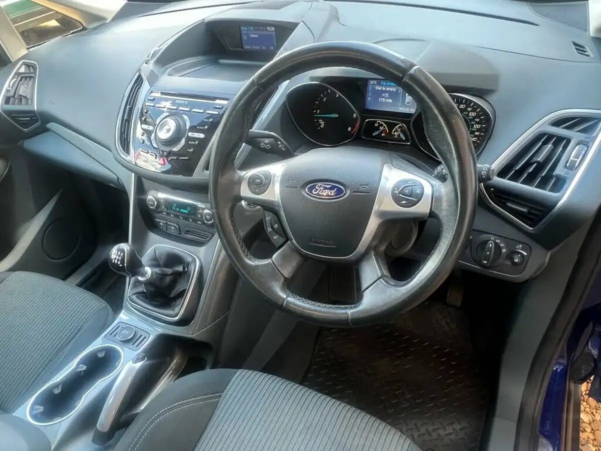 2015-ford-grand-c-max-big-26