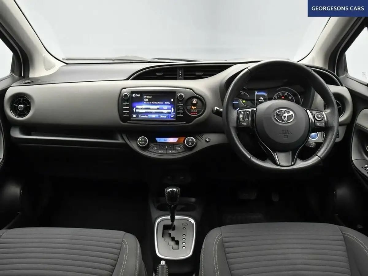 2020-toyota-yaris-15-vvt-i-icon-98bhp-hybrid-1497cc-e-cvt-big-11
