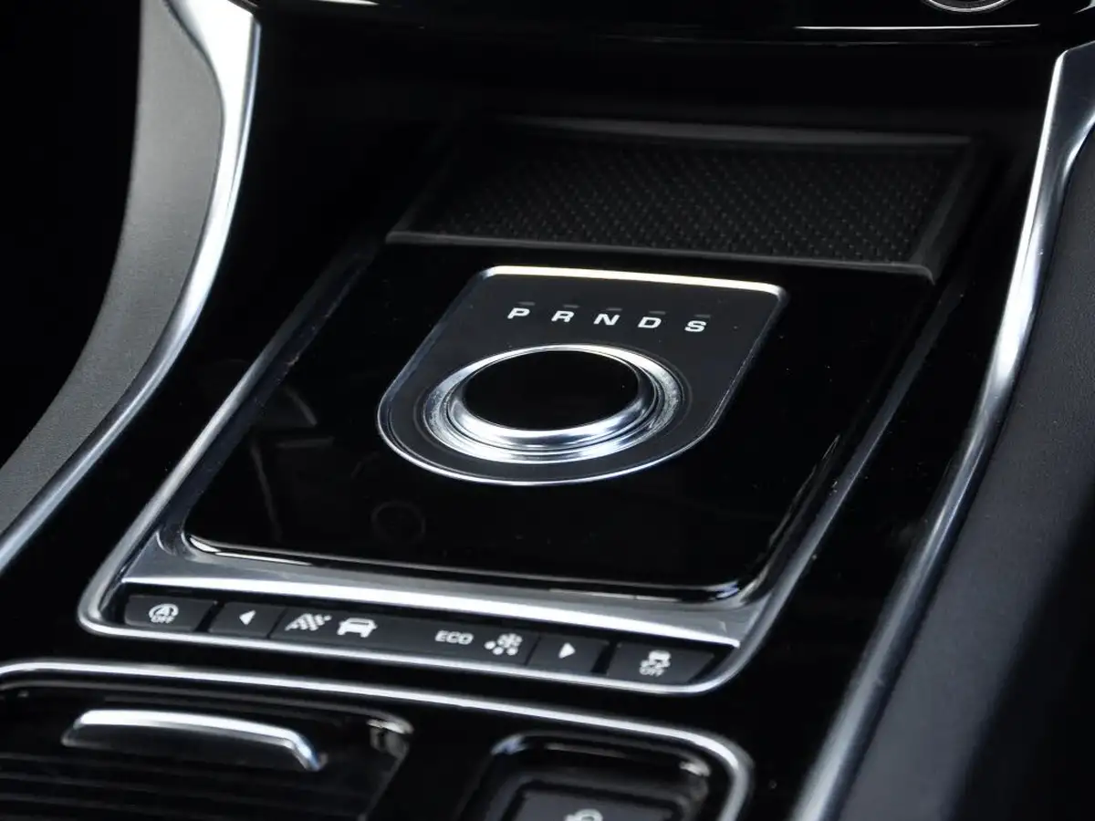 2018-jaguar-xe-20i-r-sport-200ps-1997cc-big-51