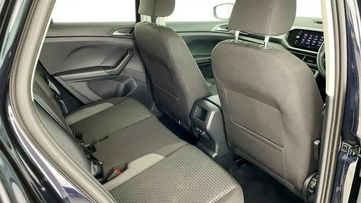2021-volkswagen-t-cross-10-tsi-active-95ps-big-25