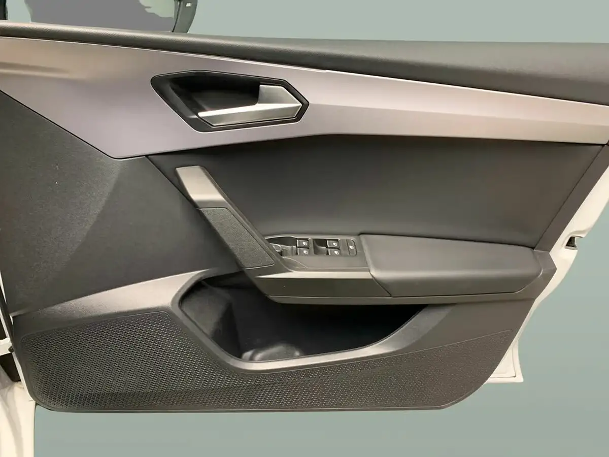 2022-seat-leon-big-37