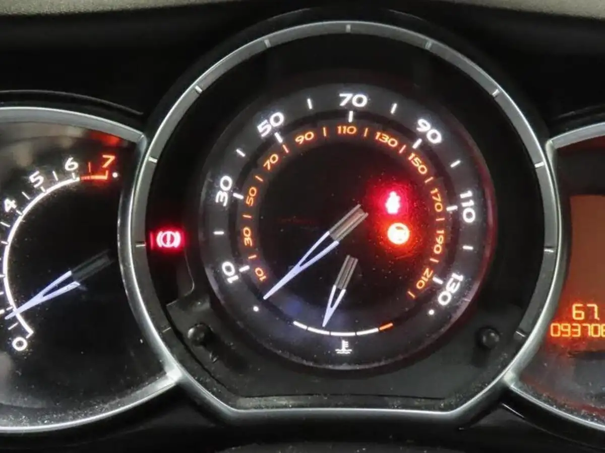 2011-citroen-ds3-16-dstyle-plus-big-1