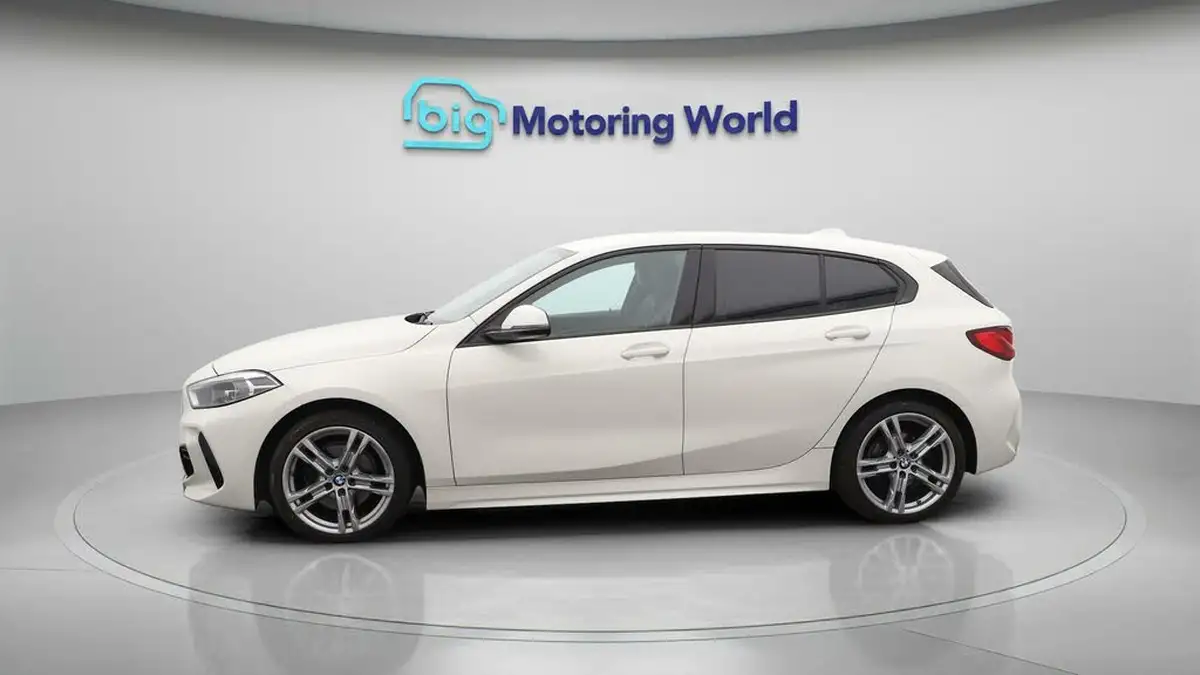 2023-bmw-1-series-15-118i-m-sport-lcp-dct-big-4