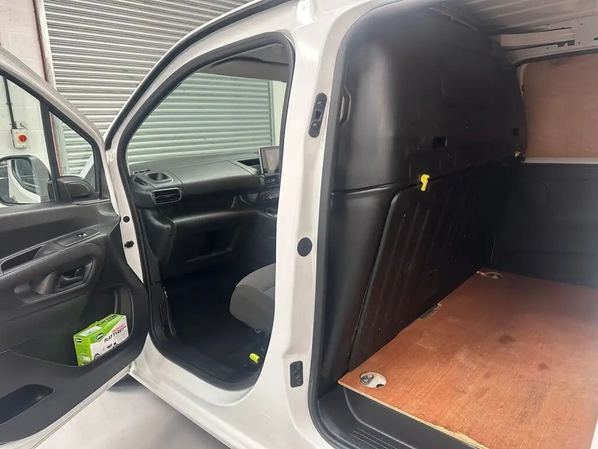 2022-vauxhall-combo-15cdti-sportive-2300-100pseu6dt-l2h1-big-10