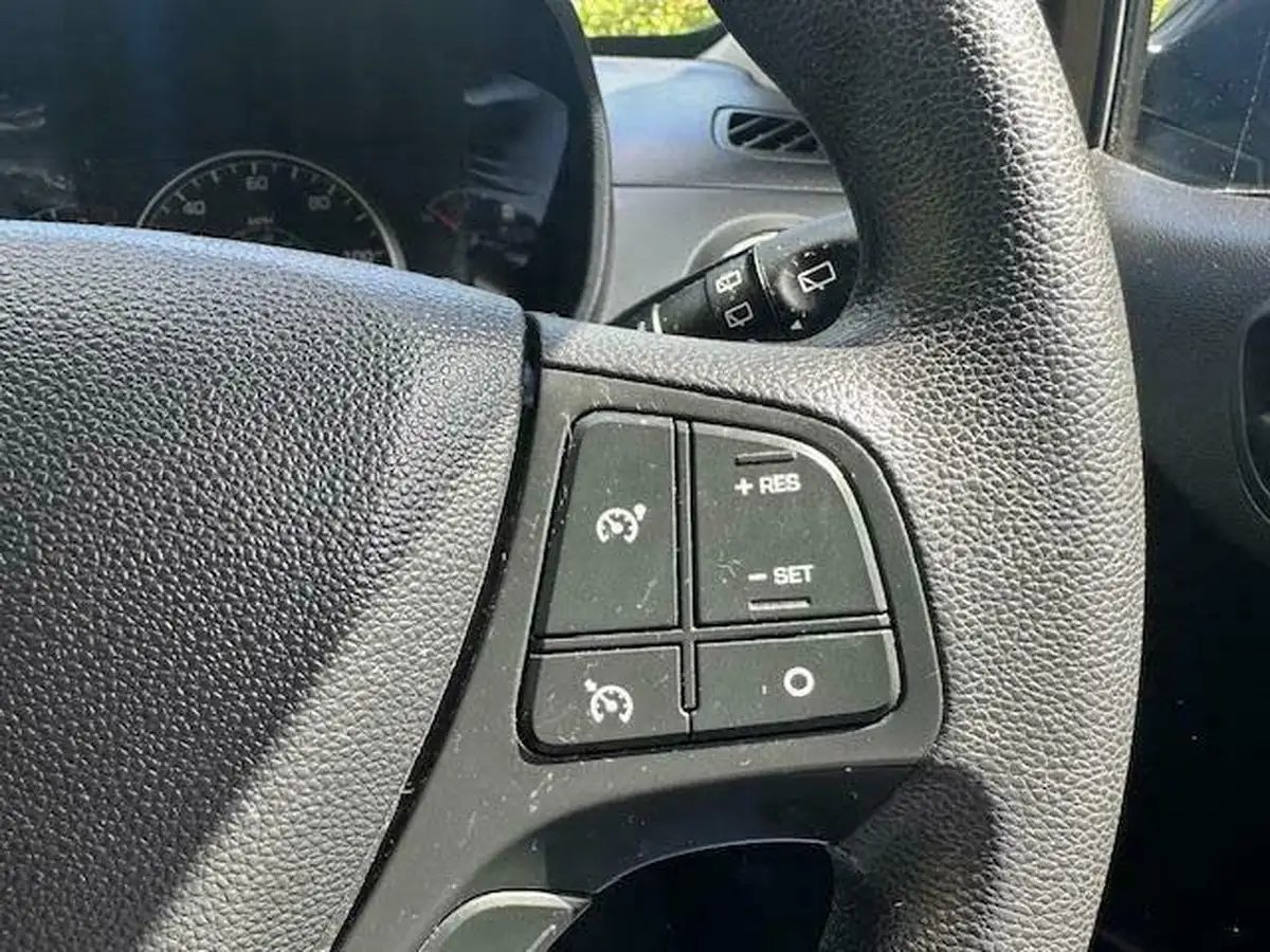 2017-hyundai-i10-10-se-big-15