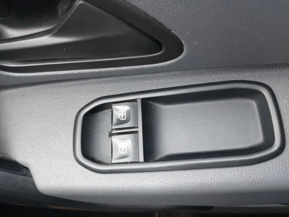 2024-dacia-sandero-10-tce-expression-90bhp-big-18