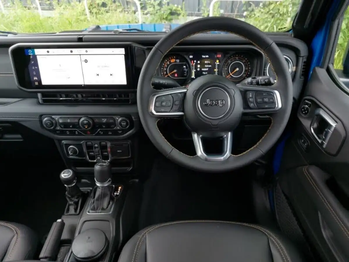 2025-jeep-wrangler-20-gme-sahara-big-6