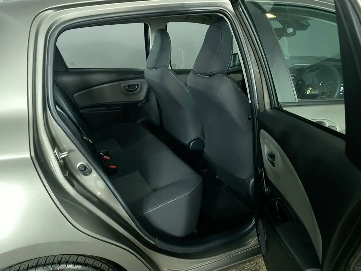 2019-toyota-yaris-15-vvt-i-icon-tech-111bhp-1496cc-big-18