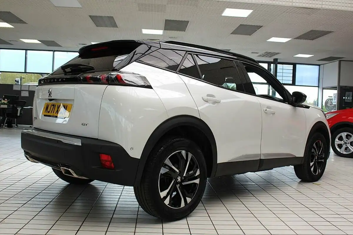 2021-peugeot-2008-suv-12-puretech-gt-big-10