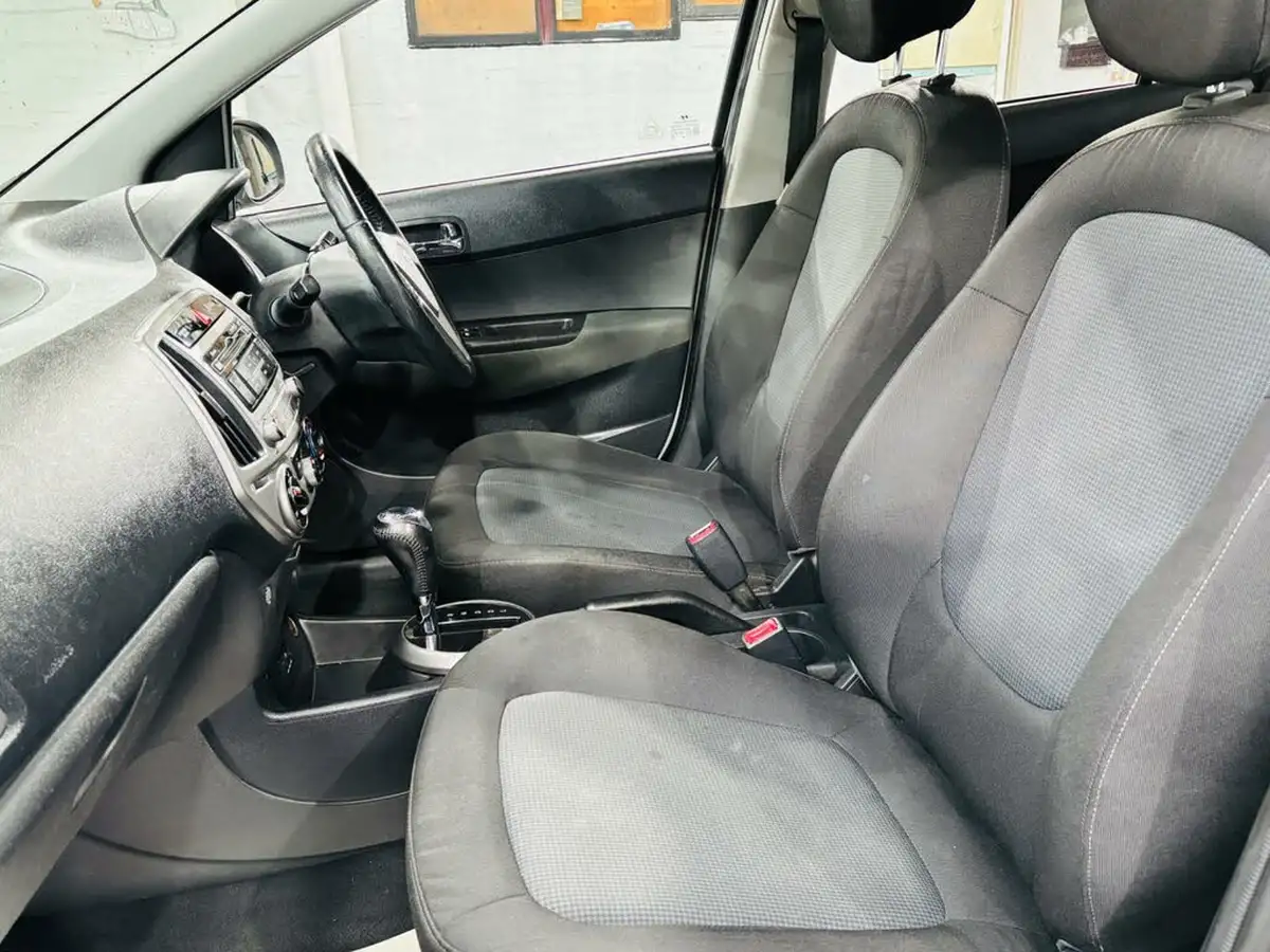 2014-hyundai-i20-14-active-100ps-auto-big-26