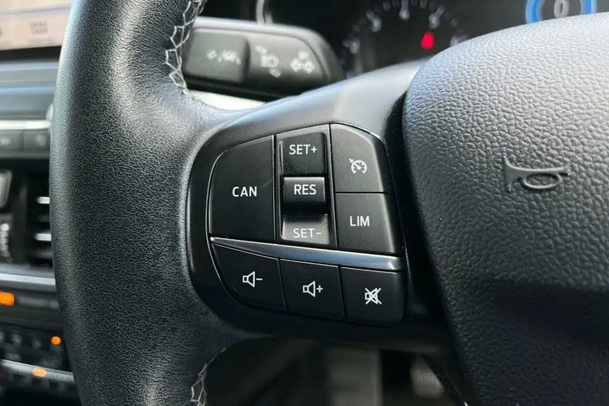 2018-ford-focus-big-24