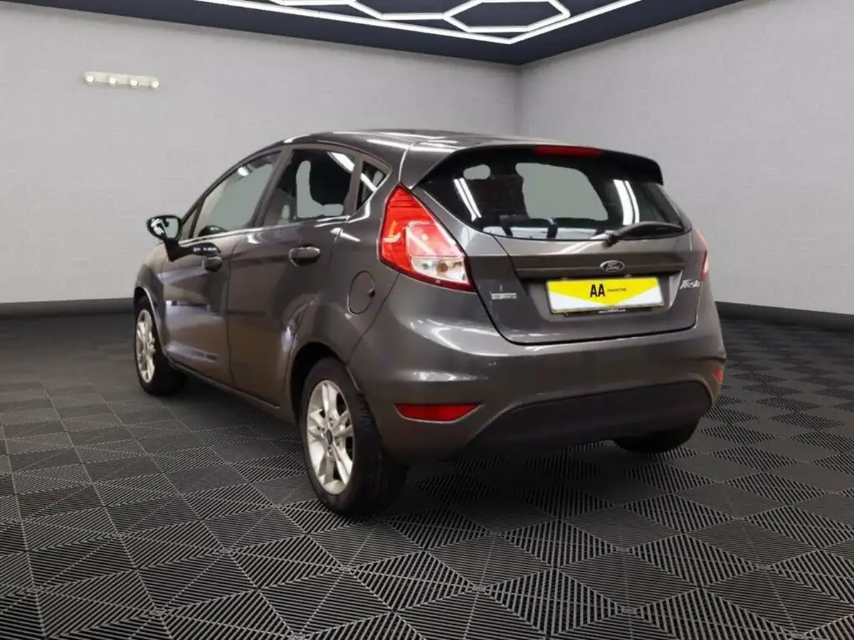 2016-ford-fiesta-10t-zetec-100ps-ecoboost-ss-5d-big-2