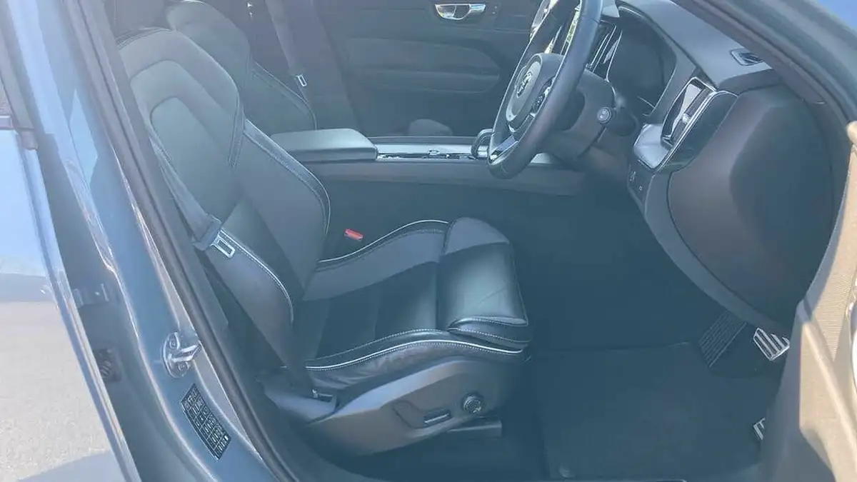 2022-volvo-xc60-20td-b4-r-design-big-9