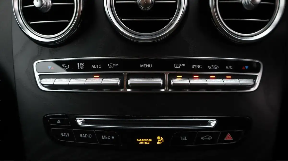 2018-mercedes-benz-glc-class-20-glc250-amg-line-ss-station-wagon-5d-big-12