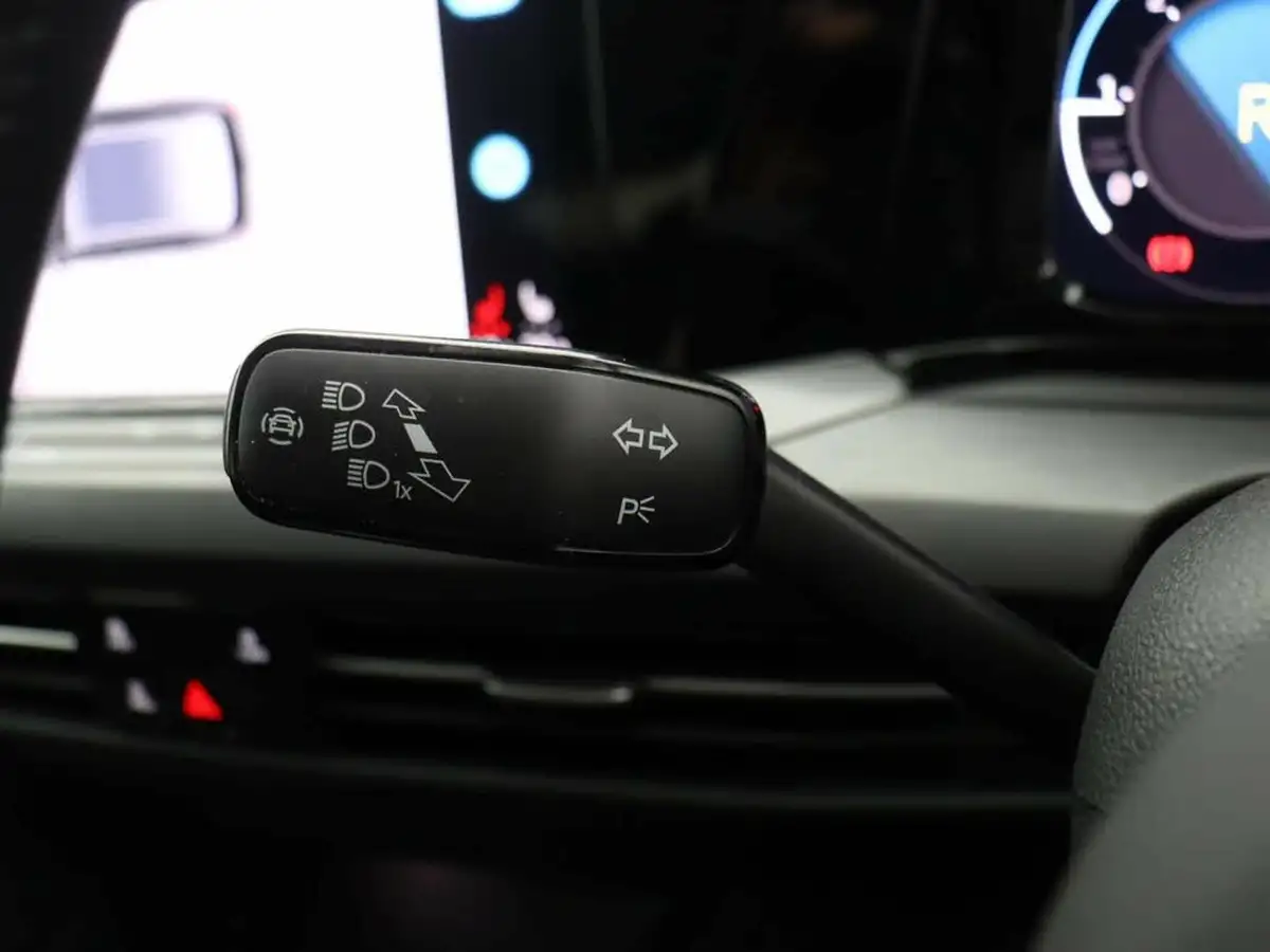 2022-volkswagen-golf-20tdi-style-150ps-estate-dsg-big-46