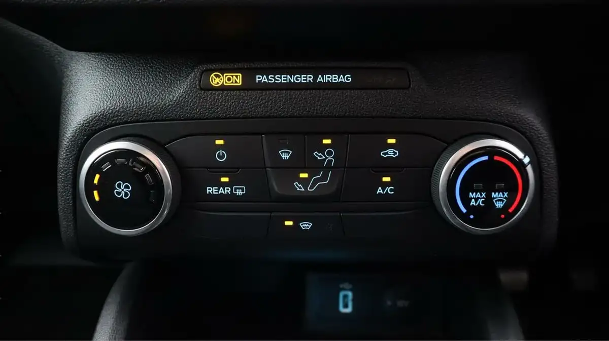 2019-ford-focus-10t-active-hatchback-big-12