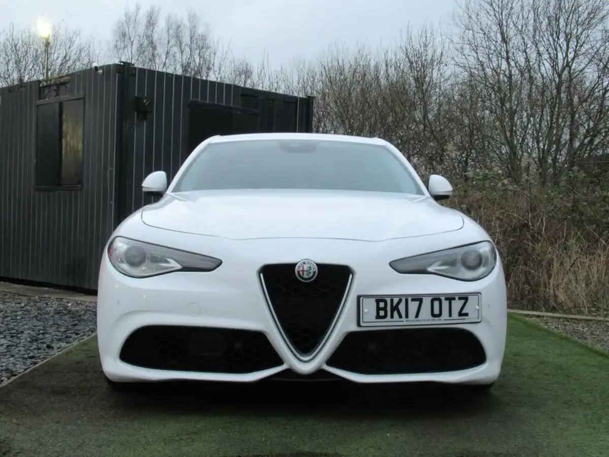 2017-alfa-romeo-giulia-20-veloce-big-33