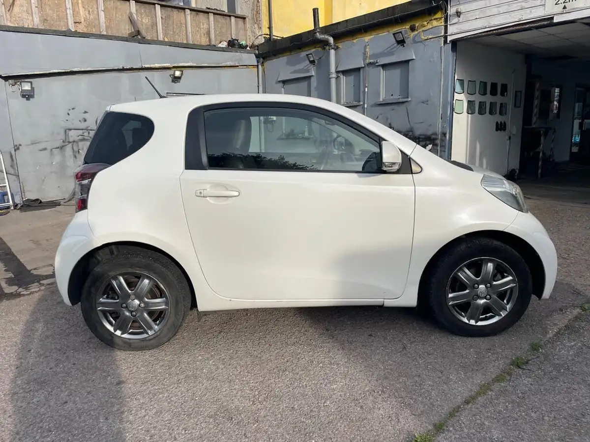 2009-toyota-iq-10-2-big-14