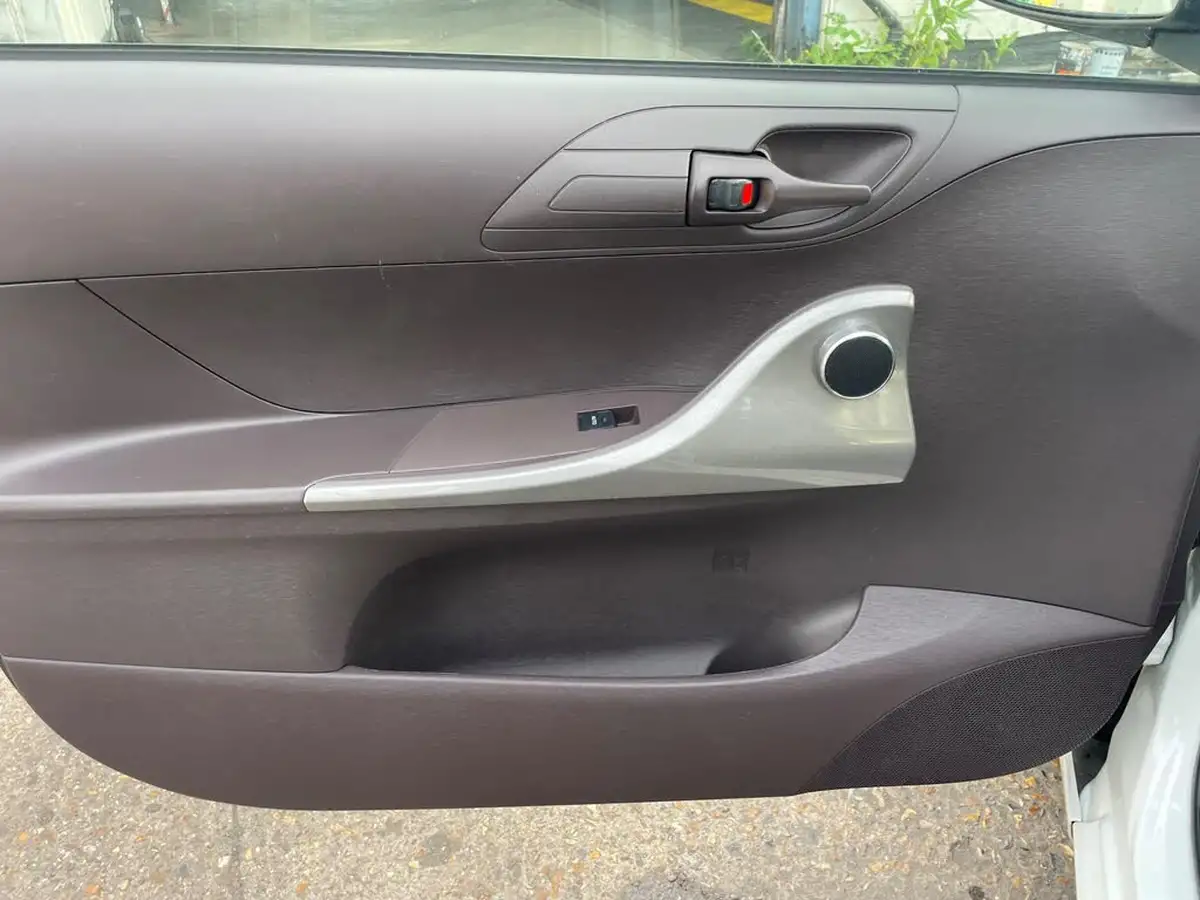 2009-toyota-iq-10-2-big-18