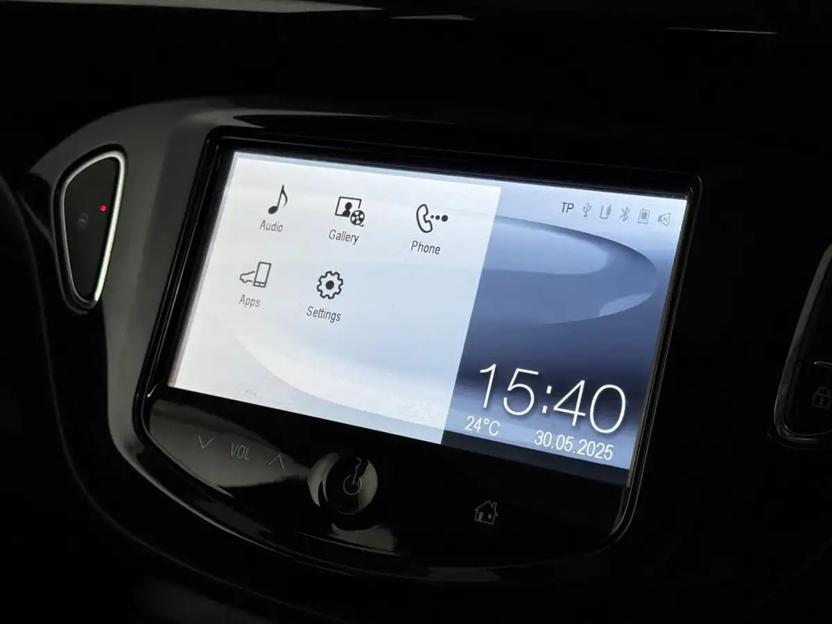 2015-vauxhall-adam-12-glam-big-30