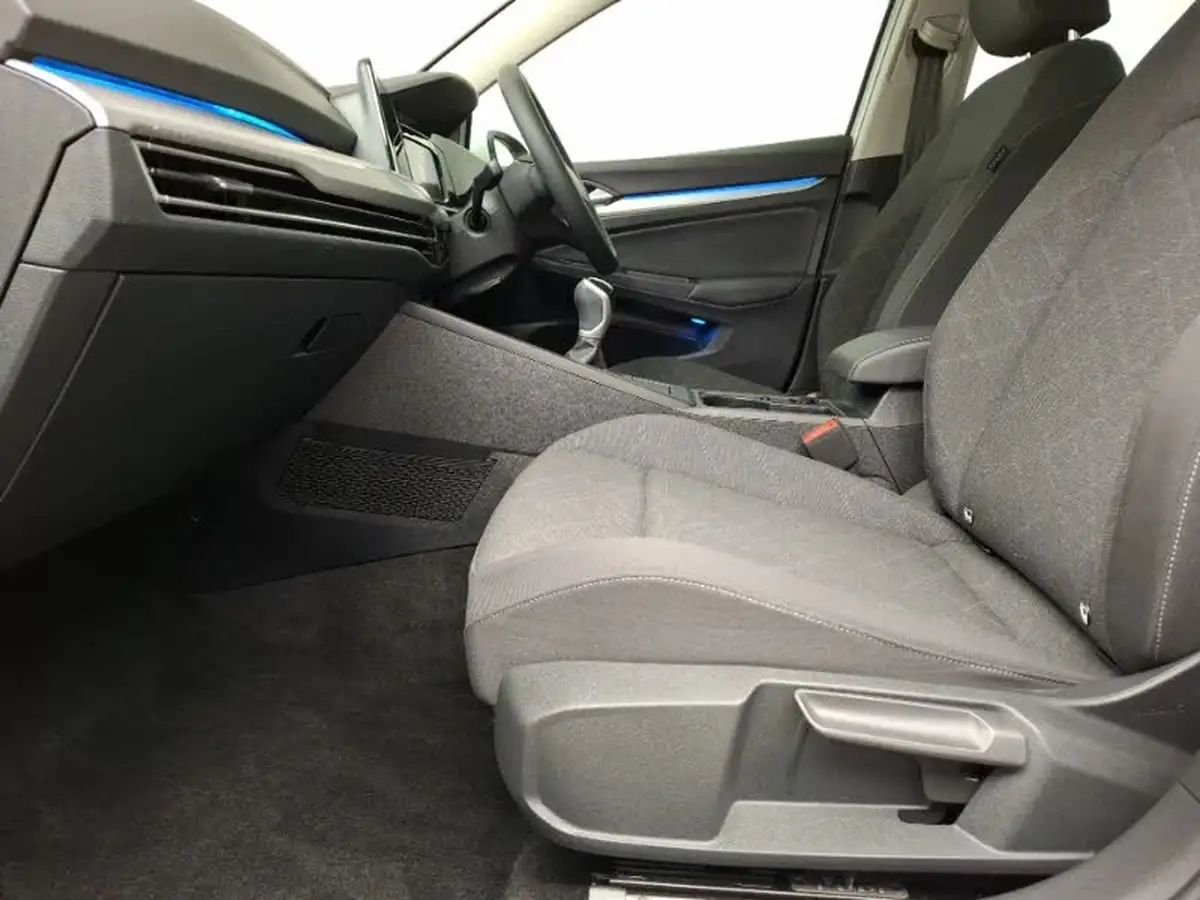 2023-volkswagen-golf-10-tsi-life-hatchback-big-4