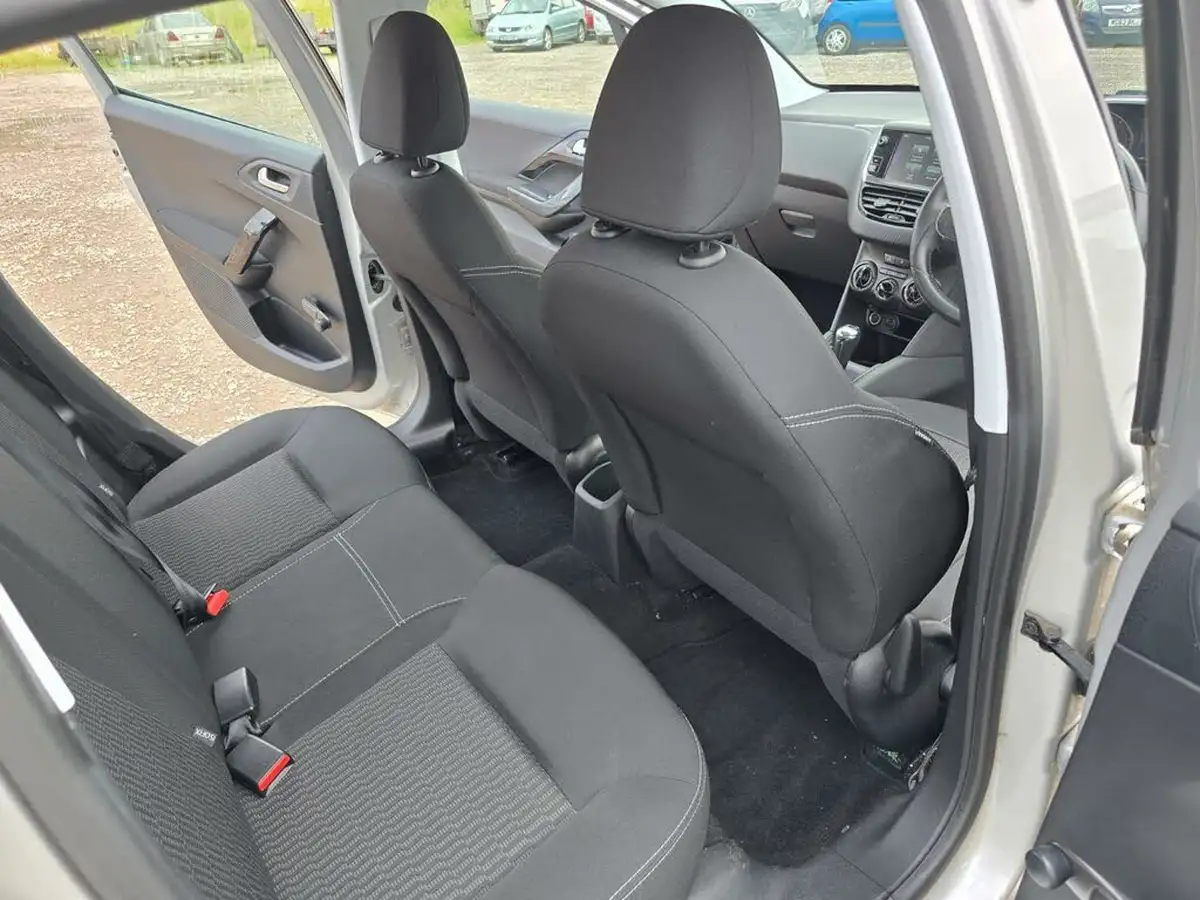 2016-peugeot-208-12-puretech-active-82bhp-ss-5d-etg5-big-25