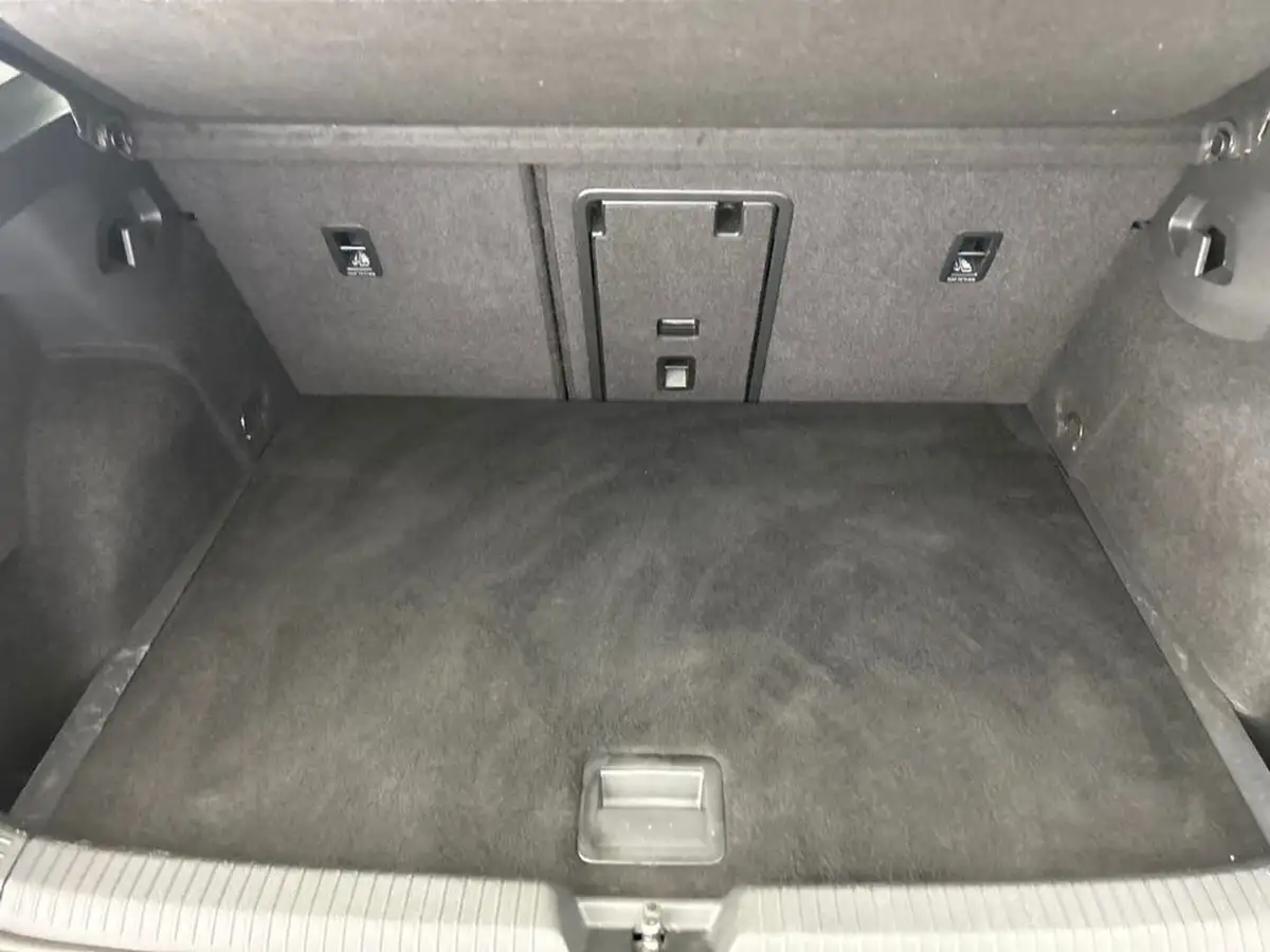 2020-volkswagen-golf-15-tsi-life-130ps-hatchback-big-33