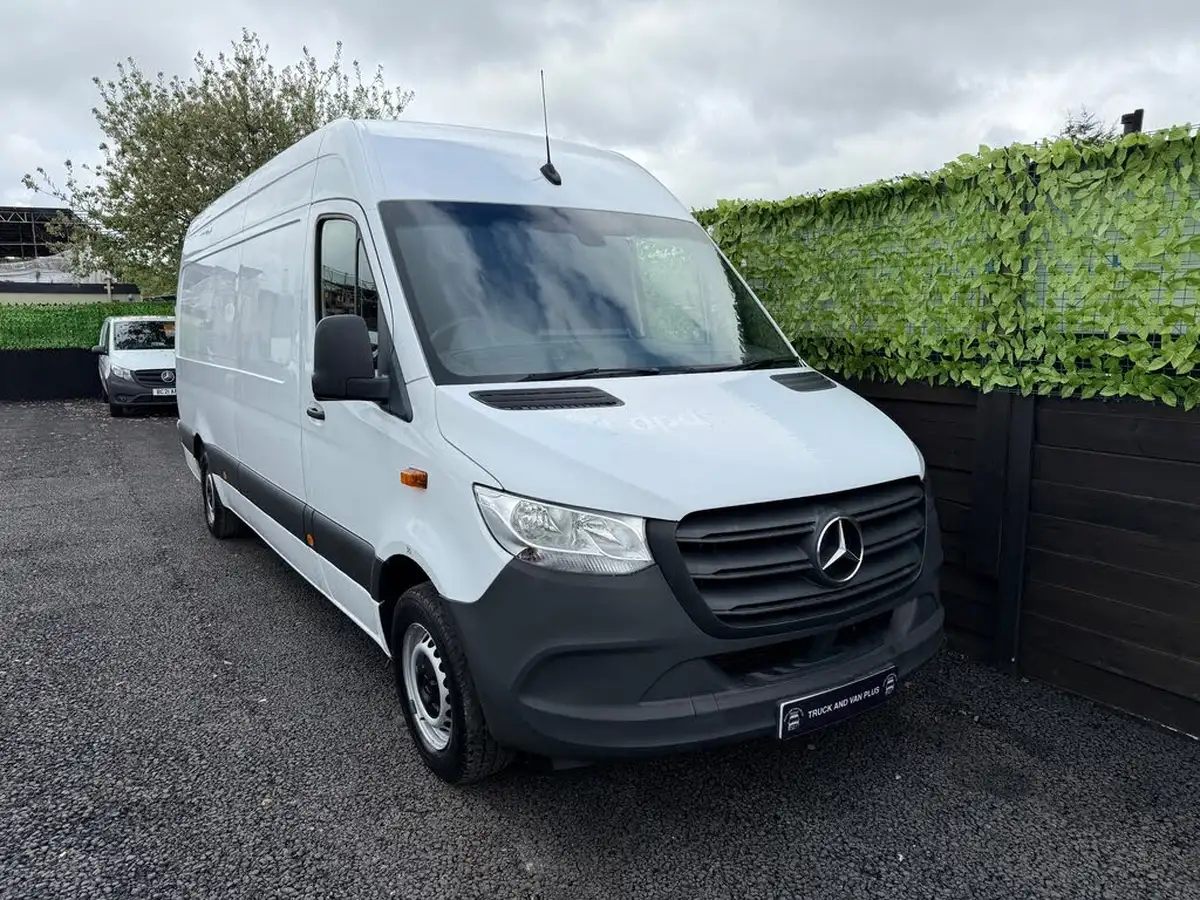 2018-mercedes-benz-sprinter-21cdi-311-l2h1-panel-van-rwd-eco-gear-360-big-0