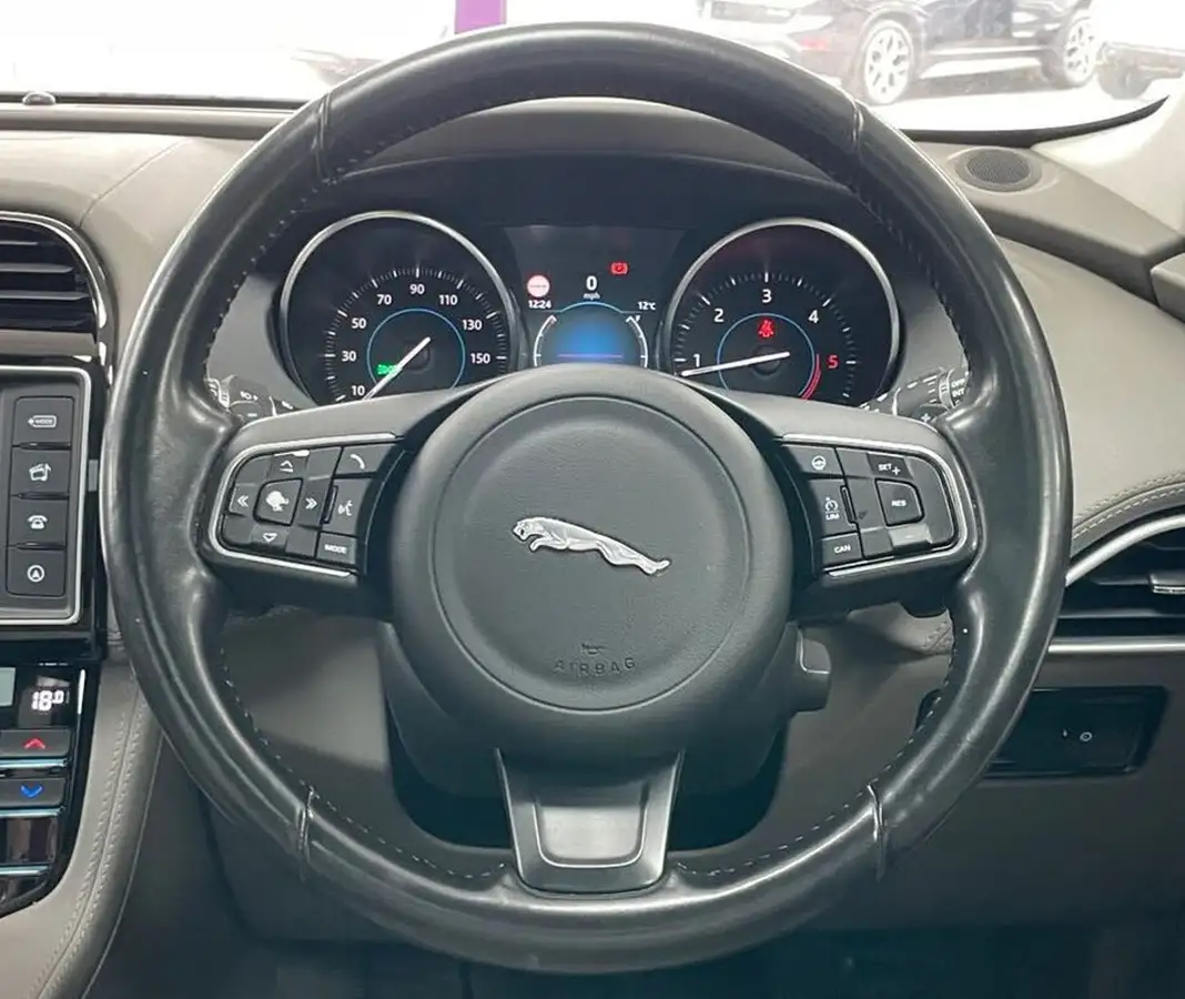 2017-jaguar-f-pace-20-i4d-portfolio-180ps-awd-auto-big-34