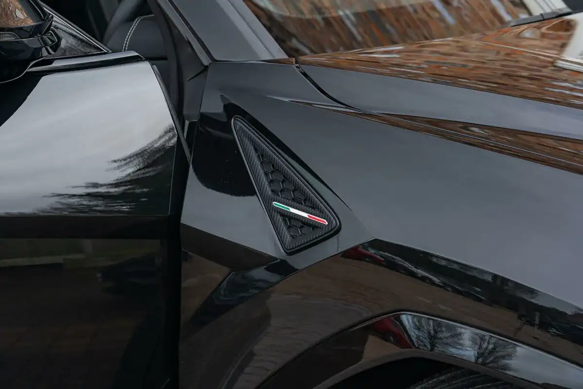 2021-lamborghini-urus-40-no-trim-big-27