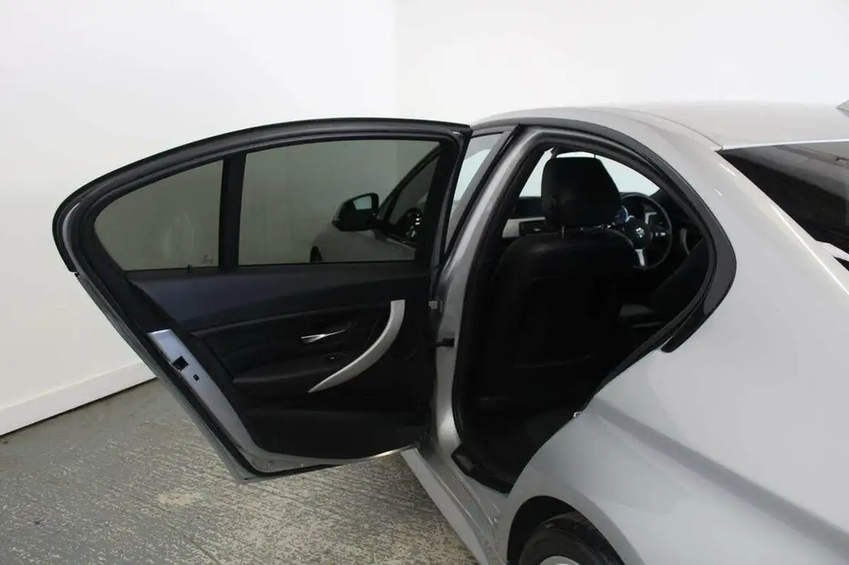 2014-bmw-3-series-20td-320d-m-sport-184bhp-blueperformance-ss-saloon-4d-big-26