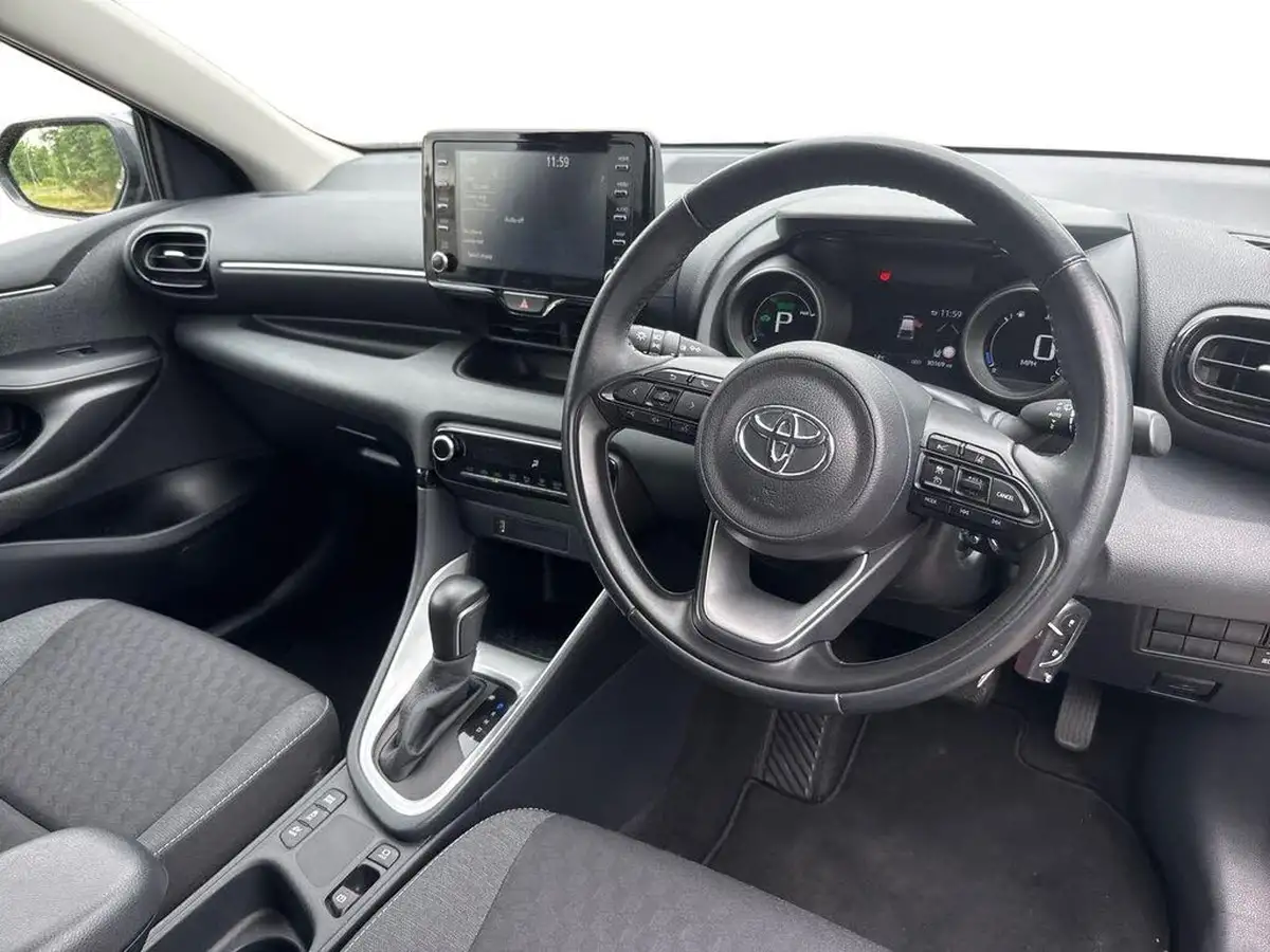 2021-toyota-yaris-15-vvt-i-design-big-9