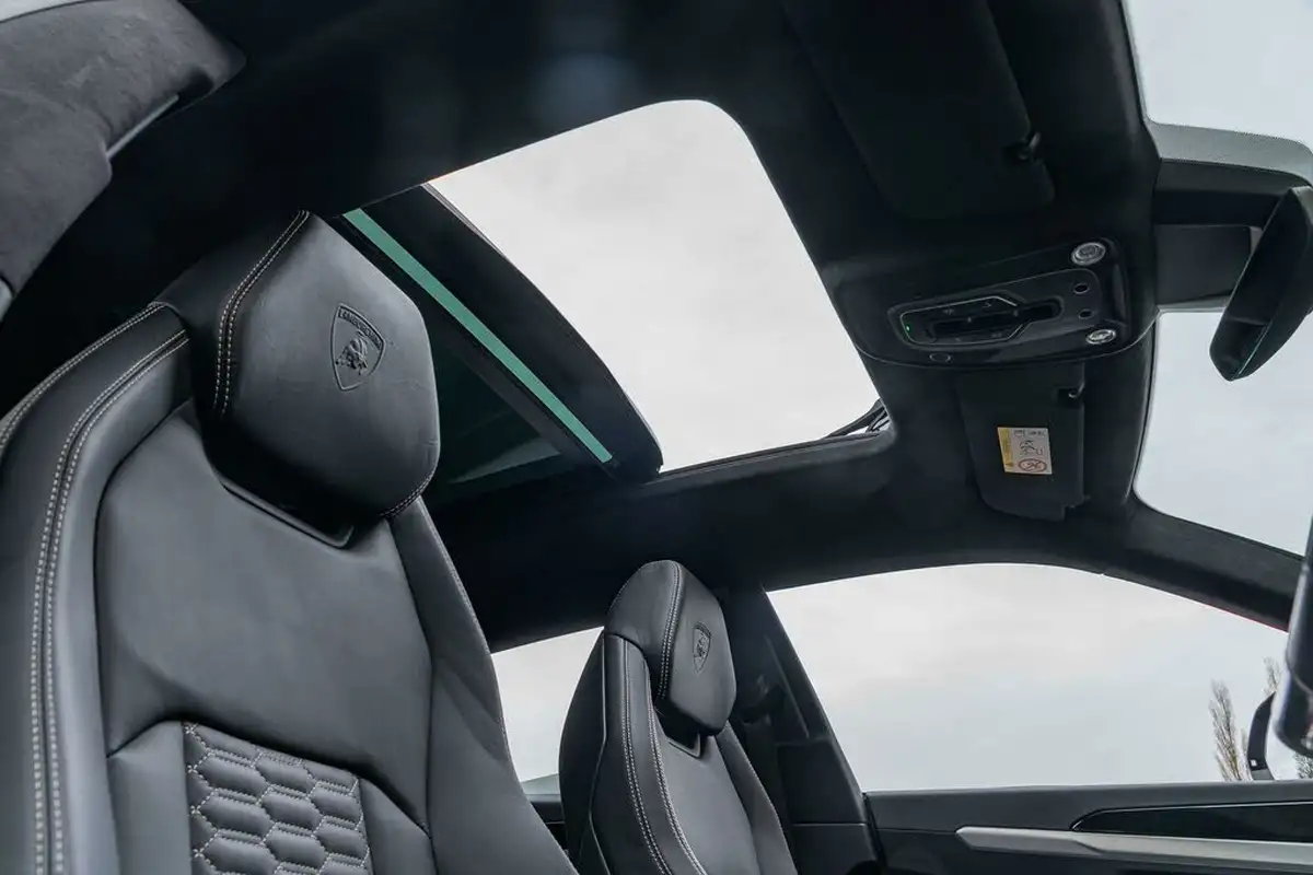 2021-lamborghini-urus-40-no-trim-big-3