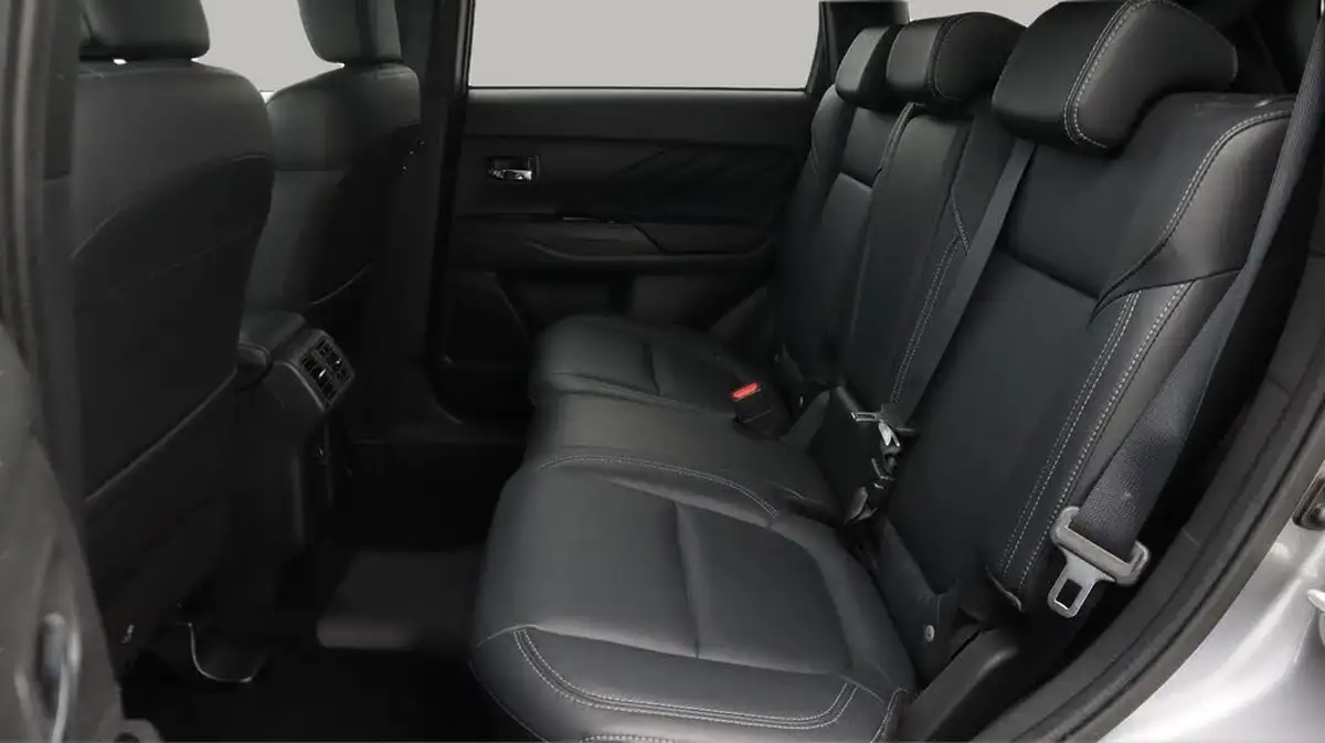 2020-mitsubishi-outlander-24-dynamic-phev-big-16