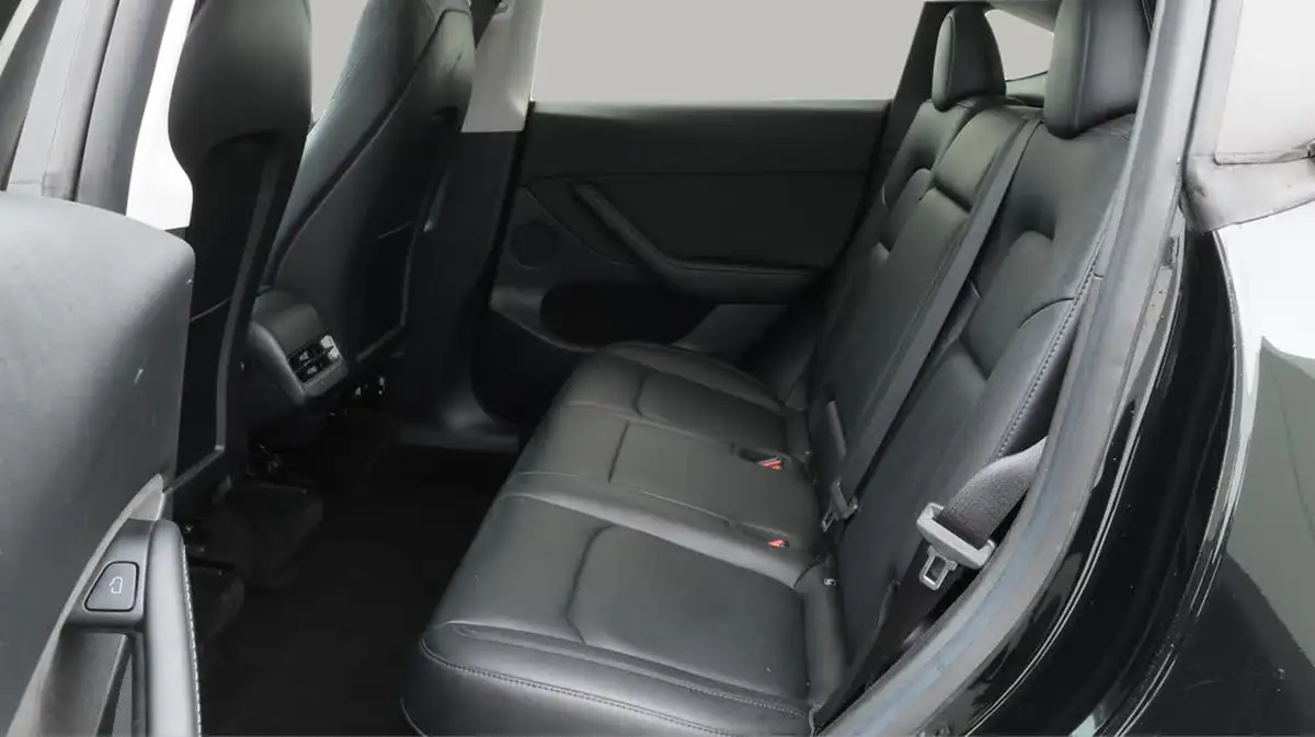 2022-tesla-model-y-e-long-range-big-16