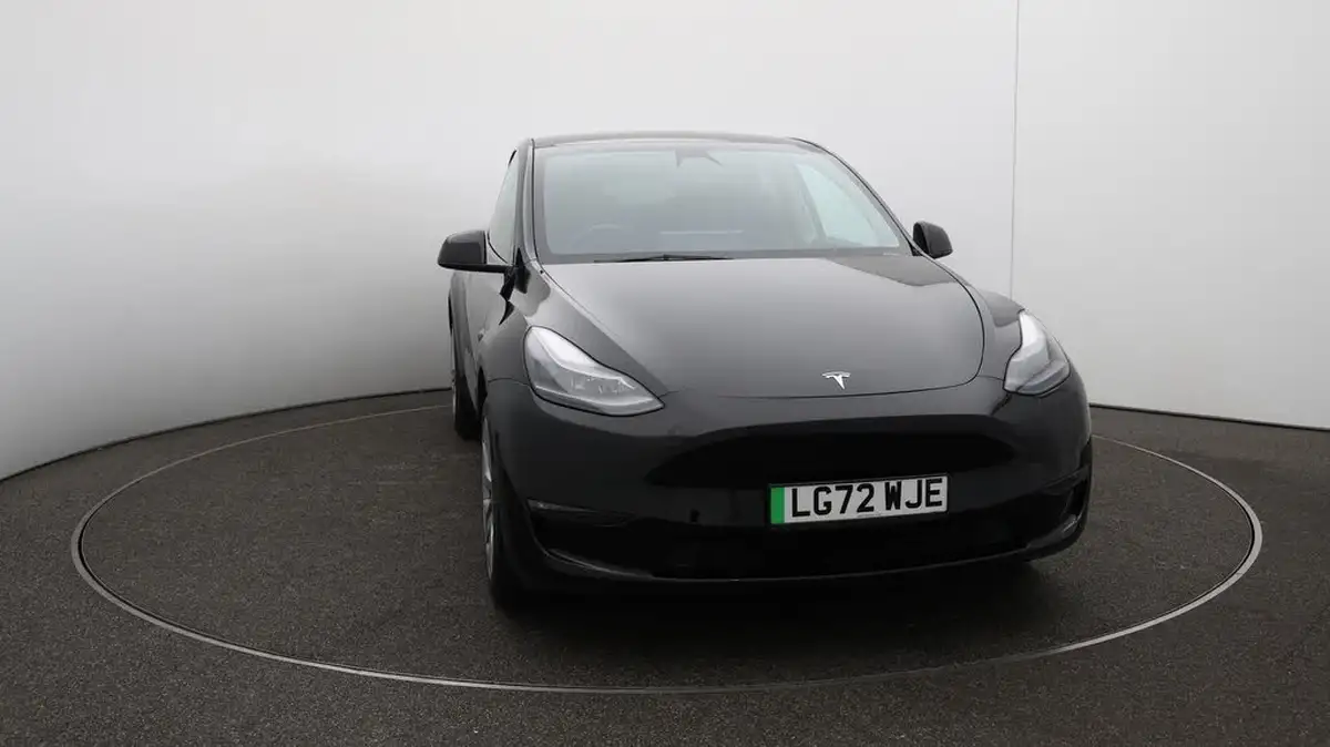 2022-tesla-model-y-e-long-range-big-40