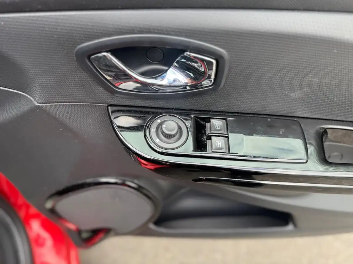2014-renault-clio-12-dynamique-big-14